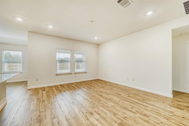 Building Photo - 1936 Bandito Bluff Pass