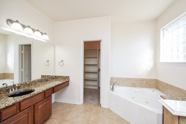 Building Photo - 6203 Ledger Ln