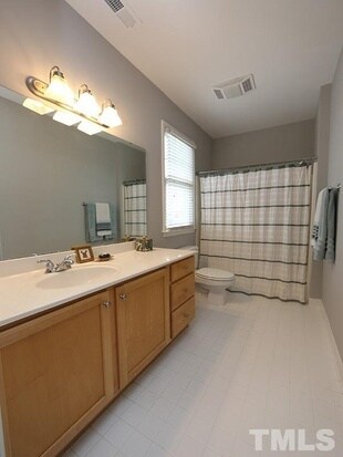 Building Photo - 801 Moratuck Dr