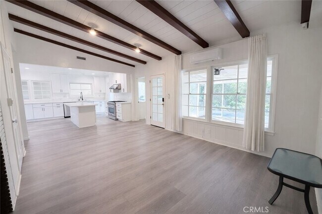 Building Photo - 18 Woodland Ln