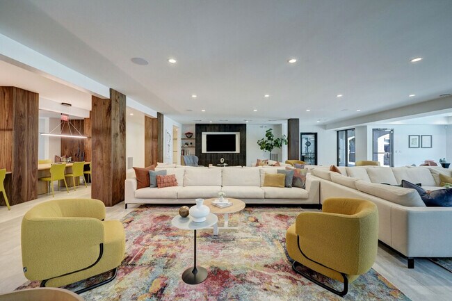 Building Photo - 2137 Pelham Dr