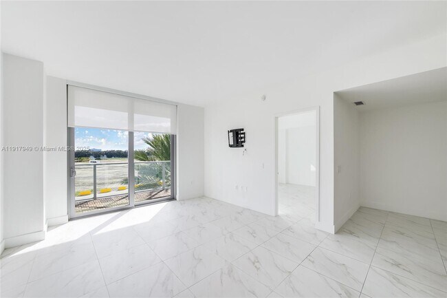 Building Photo - 2000 Metropica Wy