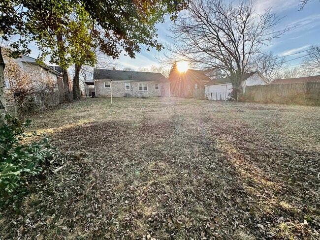 Building Photo - 479 Stratford Dr