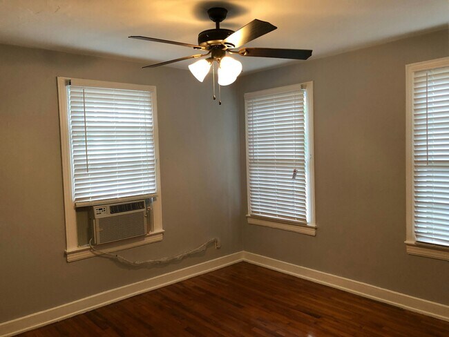 Building Photo - 2 N Carlen St