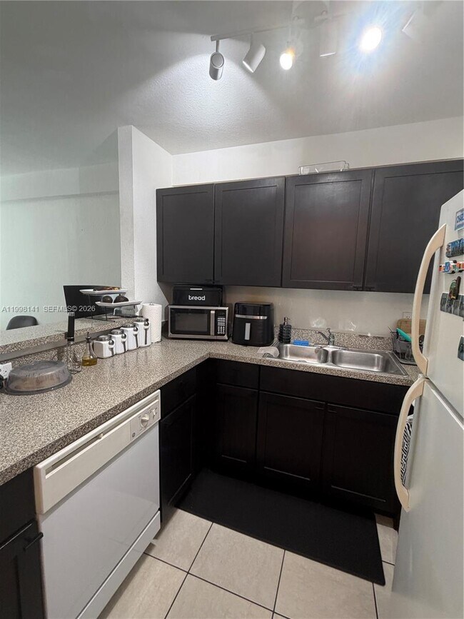 Building Photo - 2536 NW 24th St