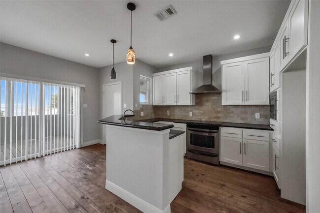 Building Photo - 2507 Bay Oaks Harbor Dr