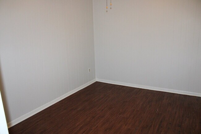 Building Photo - "Charming, Bedford home with Dual Living Spaces, Bonus Room, and a Spacious Backyard!"