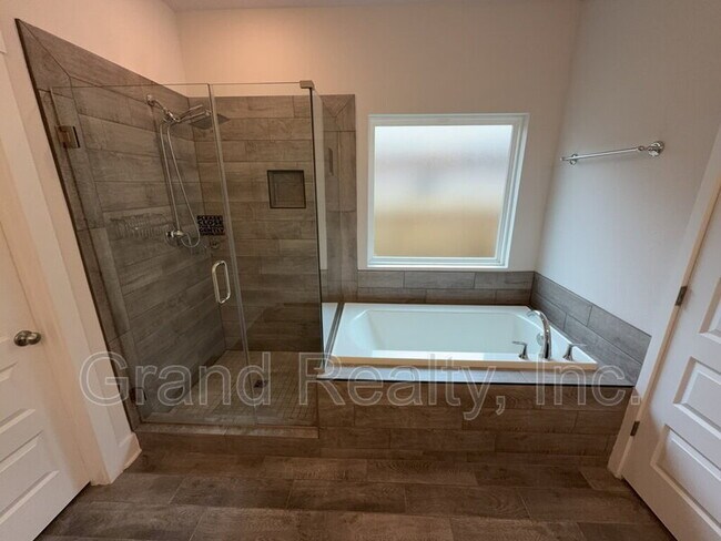 Building Photo - 5963 Cherry Hill Cir