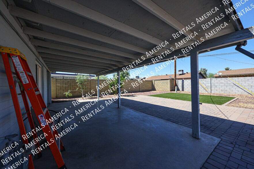 Building Photo - 3550 E Voltaire Dr