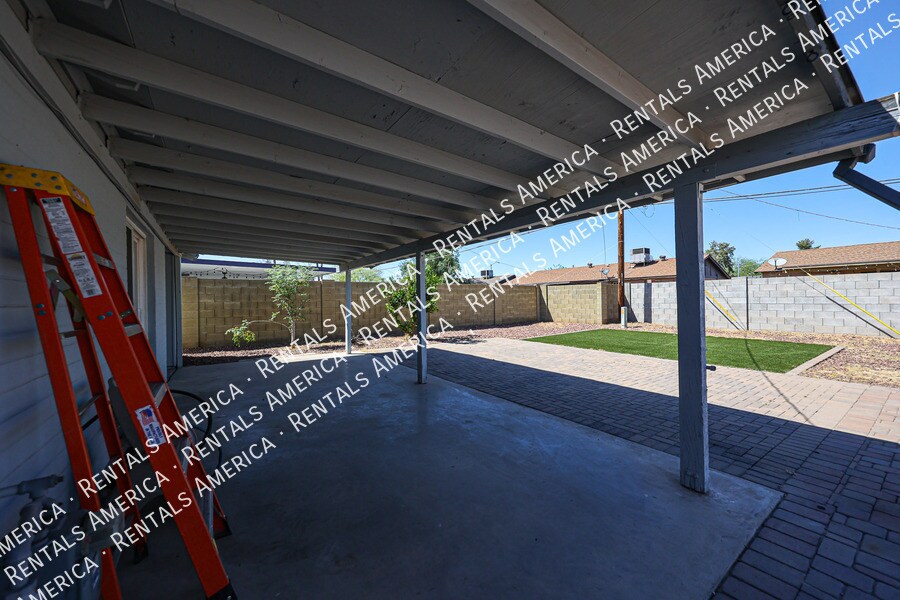 Building Photo - 3550 E Voltaire Dr