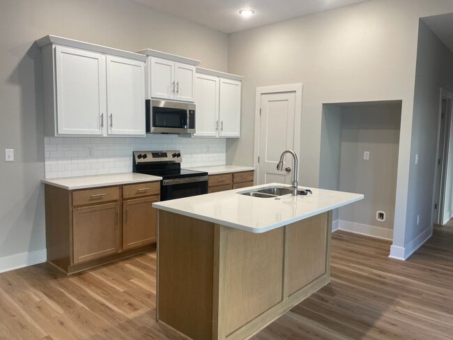 Building Photo - 1823/25 Hickory Creek