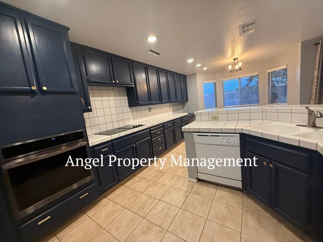 Building Photo - 9131 Brienne Way