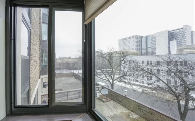 Building Photo - 3 Bed | 2 Bath | Downtown Condo | Garage Parking Included