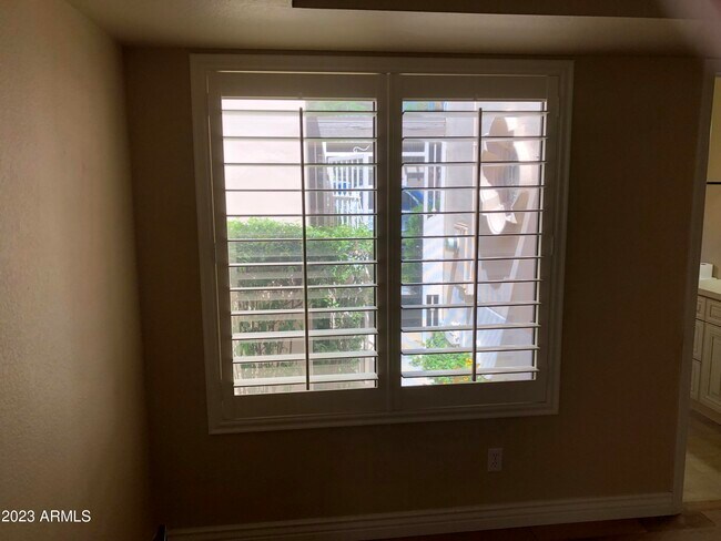 Building Photo - 6527 N 13th Dr