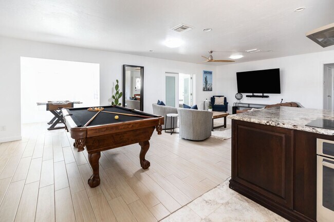 Building Photo - 2199 Sq Ft 4 bedroom 2 bath with Pool & Pool Table - Under Market Rate!