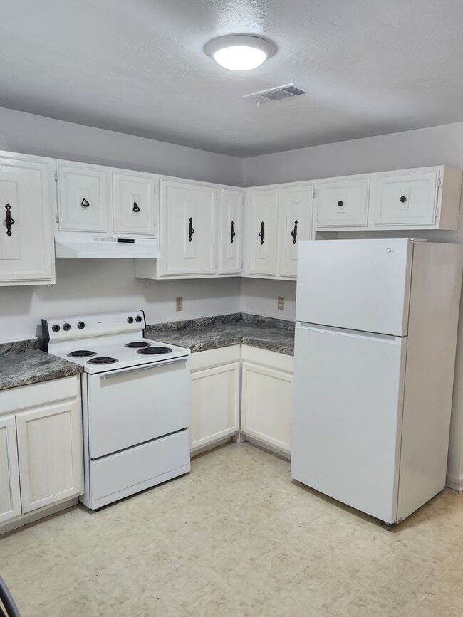 Building Photo - 1872 Darryl Dr