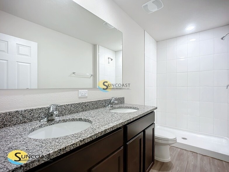 Building Photo - 35 Wellhaven Ln