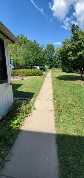 Yard and parking - 7404 Boyertown Pike