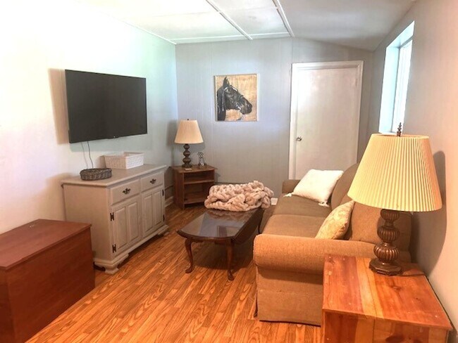 Building Photo - Country Living in Fayette County           20260515