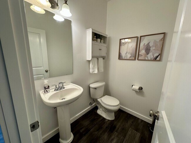 Building Photo - Charming 6 beds 2.5 bath house in Bothell!