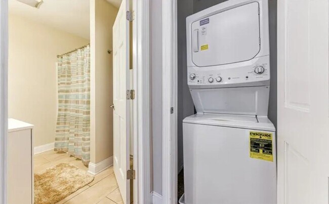 Building Photo - Gorgeous 3 bedroom townhome in Pittsburgh's Fineview Neighborhood