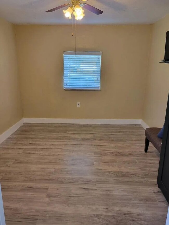 Building Photo - 1468 NE 118th St