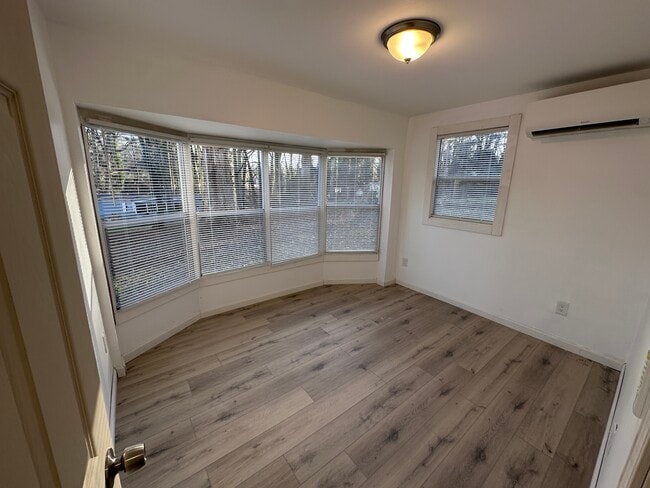 Building Photo - 1416 Oak Ln