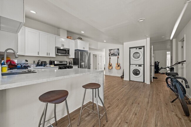Building Photo - Two full kitchens, two washers & dryers, two dishwashers!