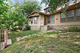 Building Photo - 508 Elmwood Pl