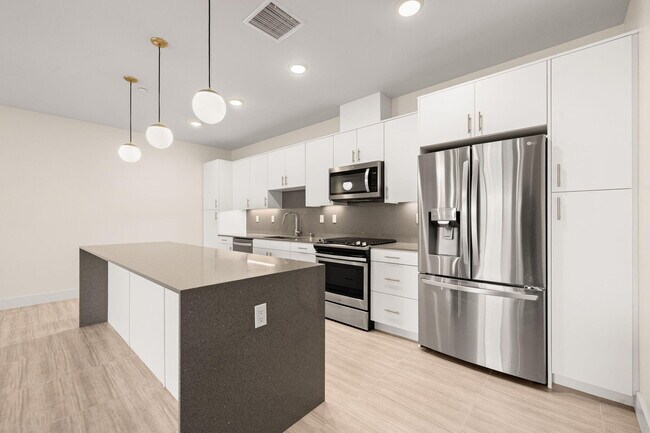 Building Photo - 110 The Riv