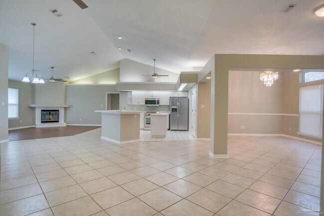 Building Photo - 2042 Hamilton Crossing Dr