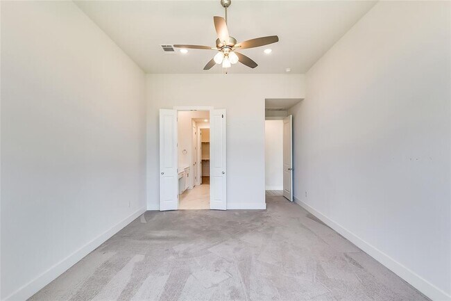 Building Photo - 5853 Bianca Dr