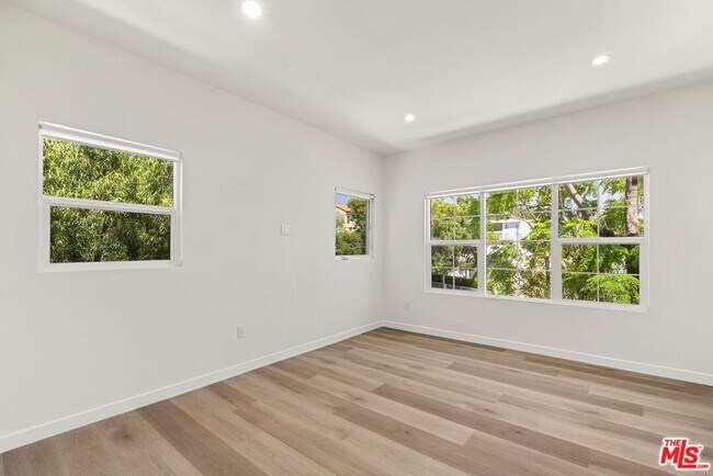 Building Photo - 1305 Lucile Ave