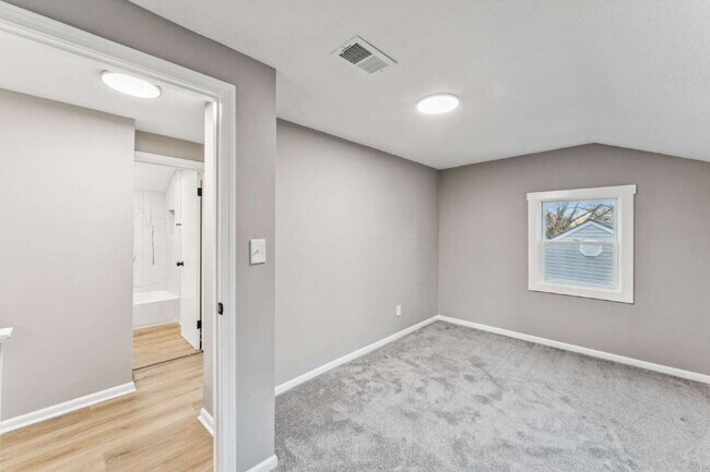 Building Photo - Beautifully renovated 5-bedroom, 2 full bath home ready for move-in!  1st month's rent is FREE!*