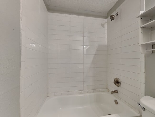 Building Photo - Updated 3BR/2BA Home in North Tampa – Mode...