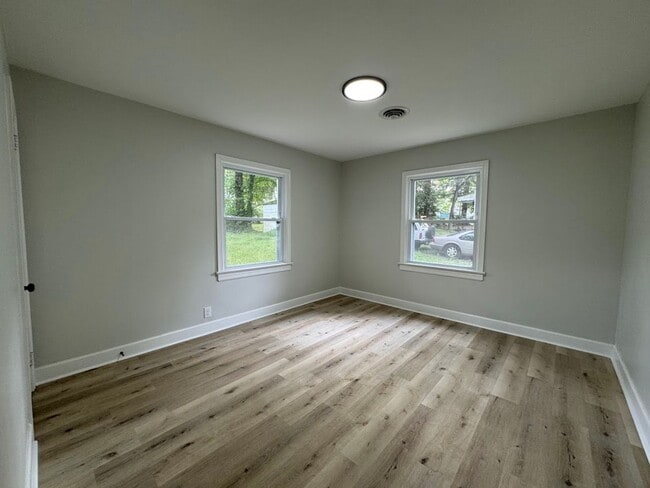 Building Photo - Charming Newly Renovated Home in Greensbor...