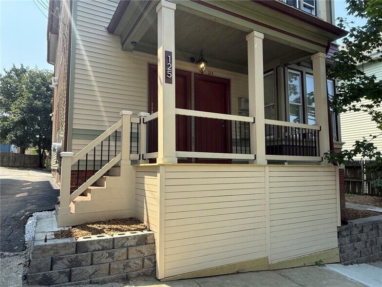 Building Photo - 125 Pleasant St