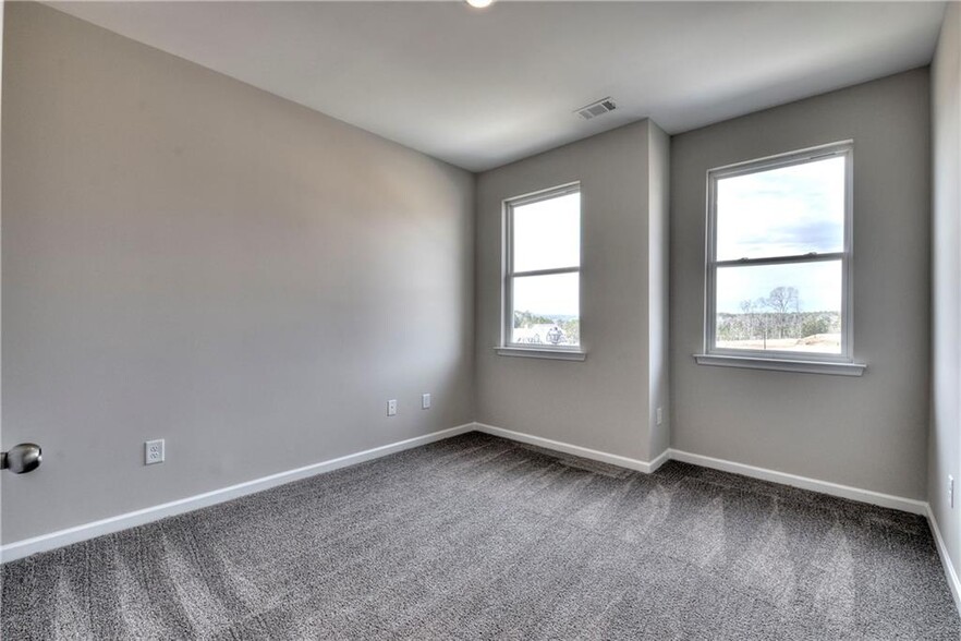 Building Photo - 265 Eva Way NE