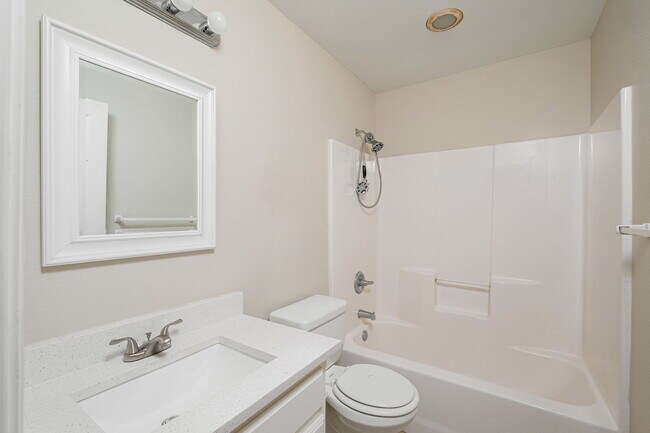 Building Photo - 640 W Marshall Dr