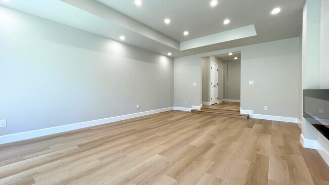 Building Photo - 3BD/2BA - Stylish Home Near Valley Fair Ma...