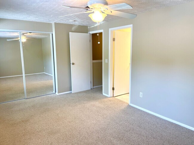 Building Photo - Welcome to this charming 3-bedroom, 2.5-ba...