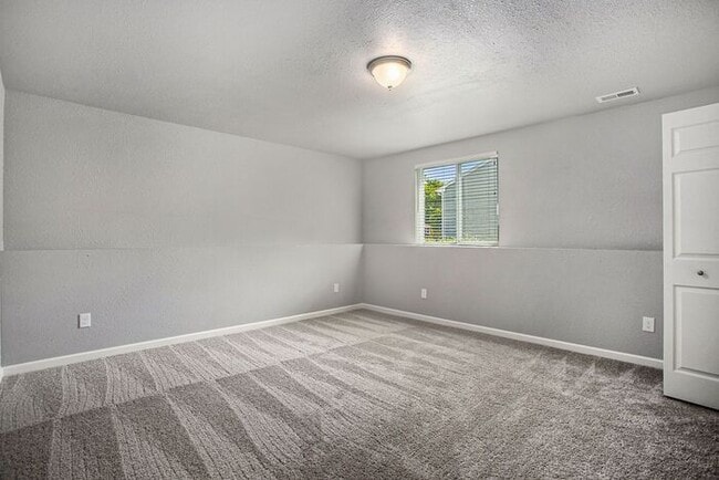 Building Photo - 3149 Alder Dr SW