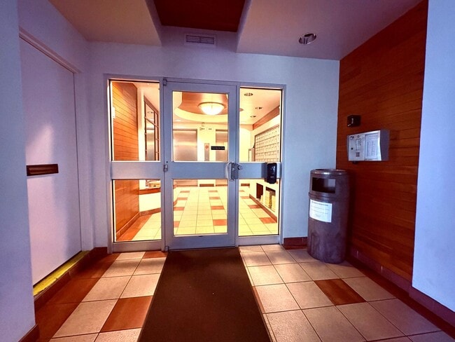 Building Photo - 1013 Prospect St