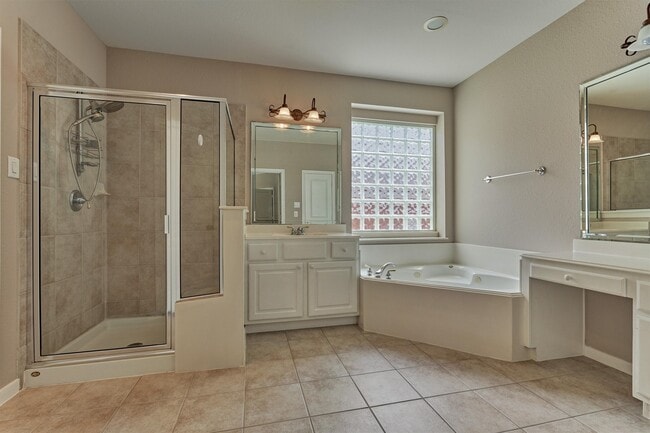 Building Photo - 30 Desert Rose Pl
