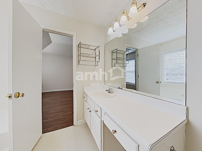 Building Photo - 740 Chatham Park Dr