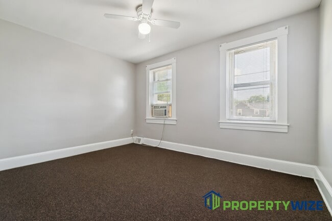 Building Photo - 407 Cambria St