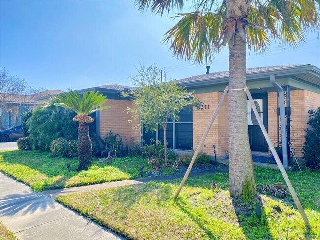 Primary Photo - 1311 Milam Dr