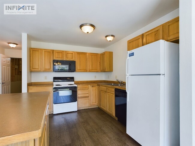 Building Photo - 3 Bedroom, 2.5 Bath Condo in Belgrade, MT!