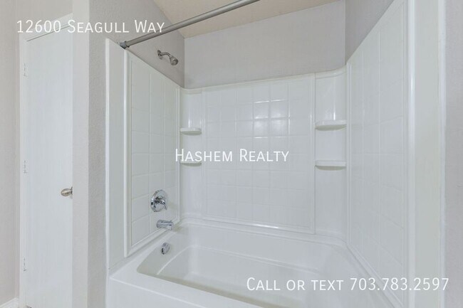 Building Photo - 12600 Seagull Way