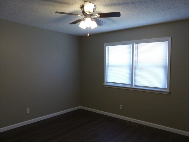 Building Photo - 412 Lester St